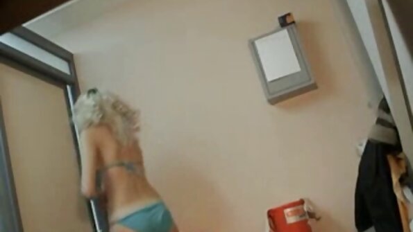 אייבי סנואו מאוננת עם הצעצוע סרטי סקס חינם לאייפון שלה