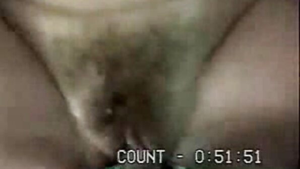 נטליה פורסט חושפת סרטי סקס מבוגרות חינם את שפתי הכוס הוורודות שלה